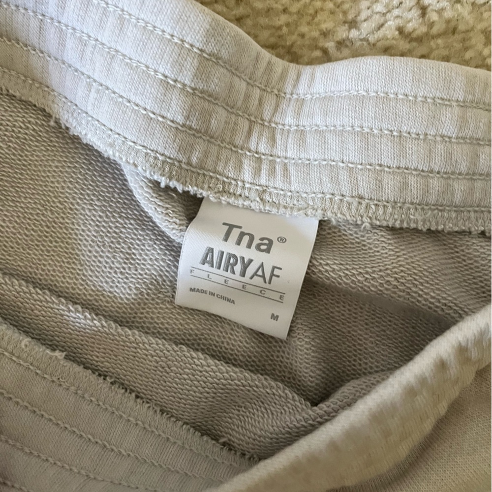 Aritzia Skirt - Picture 2 of 3